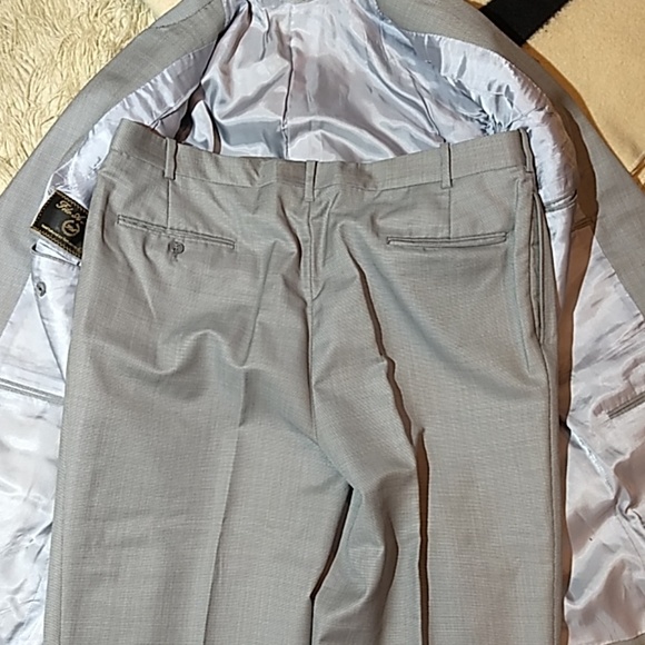 Tom James Bespoke Fila A Mano, Instant Credibility - Picture 8 of 8